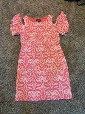 Ronni Nicole Coral Pink Cold-Shoulder Mini Dress with White Pattern